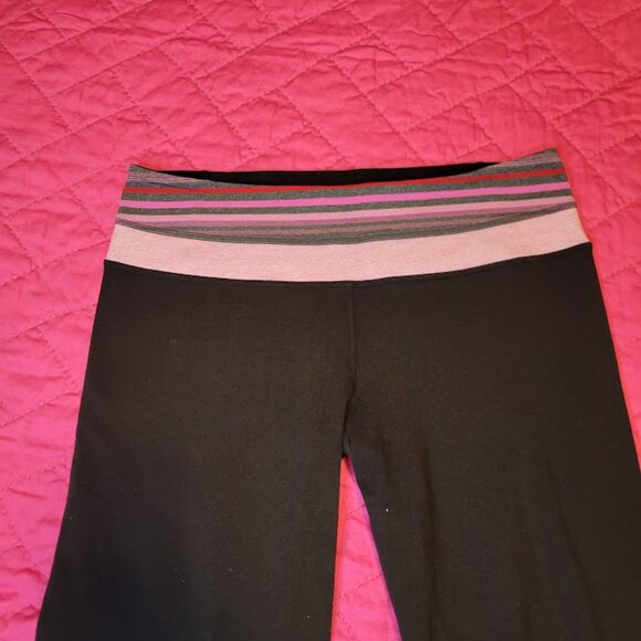 Lululemon Reversible Groove Bootcut Pants – Size 8, Black & Striped Waistband - Picture 2 of 7